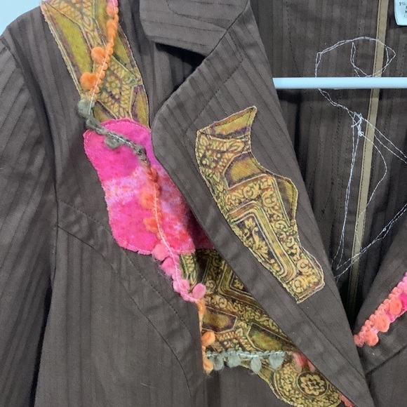 Art in the alley CrAzY decorated jacket, definitely wearable art! Good condition - Picture 2 of 8